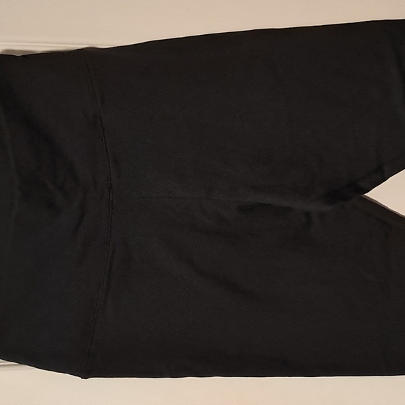 Simply Vera Wang Black Leggings. NWT - Picture 2 of 4